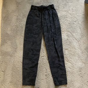 Black camo lulu pants